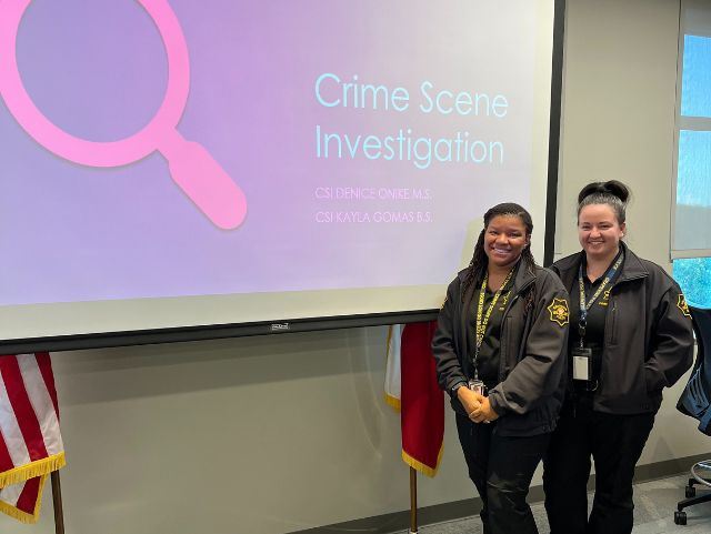 grapevine police CSIs in front of monitor for citizens police academy